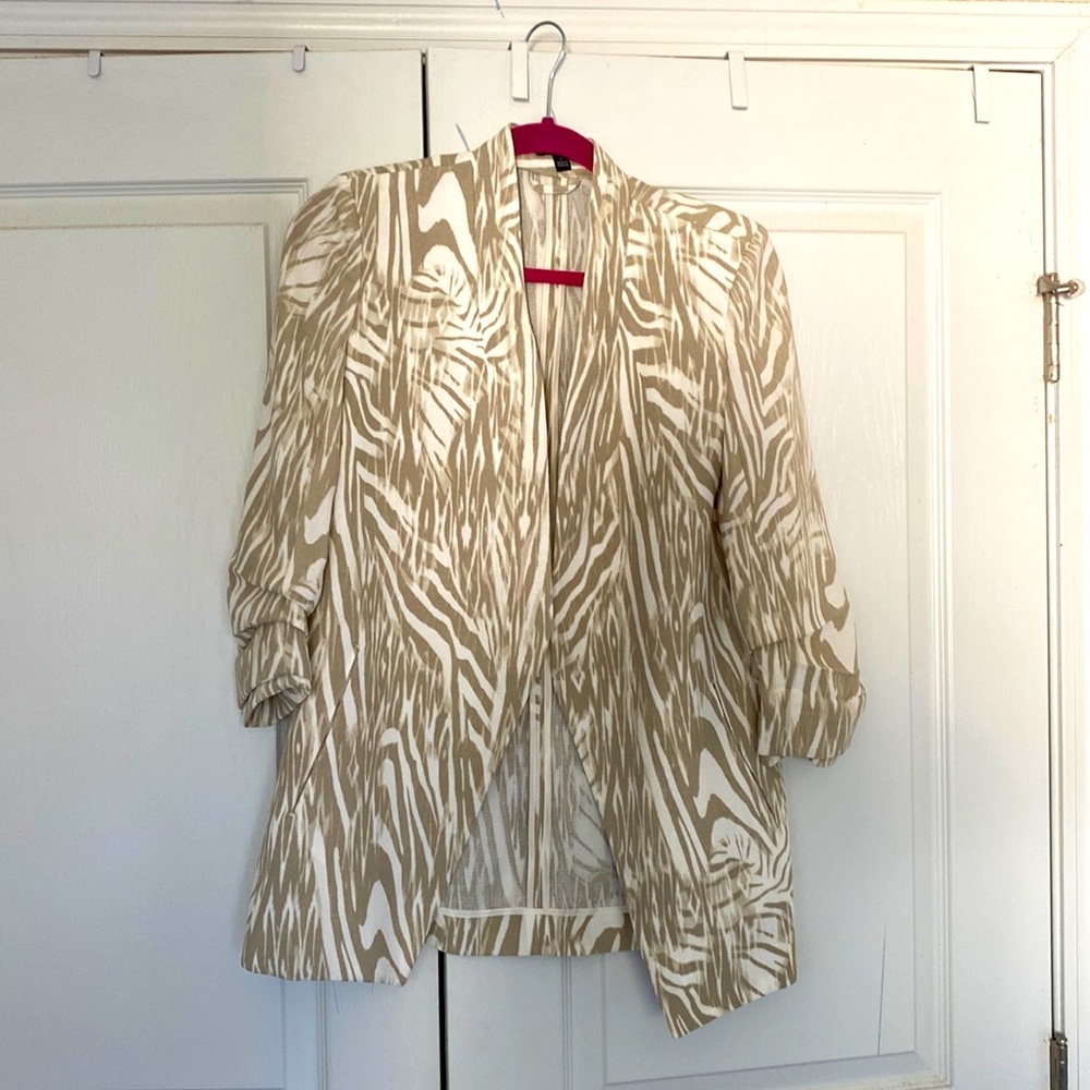 The Limited tan and white Lexie blazer size 2 EUC